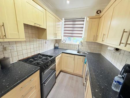 3 bedroom semi-detached house to rent - Photo 5