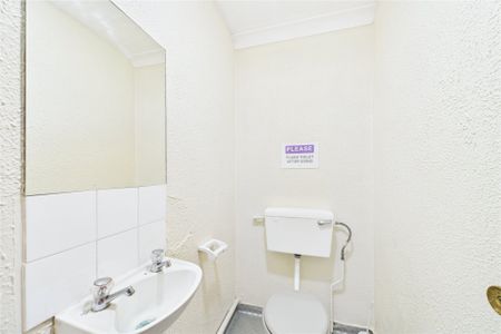 1 bedroom in London Road, Berkshire - Photo 2