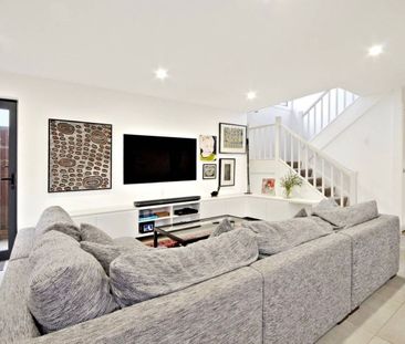 Spacious Four Bedroom Family Home - Photo 1