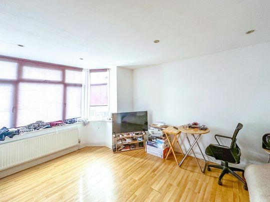 Flat to rent on - Photo 1