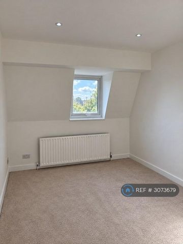 5 bedroom semi-detached house to rent - Photo 4