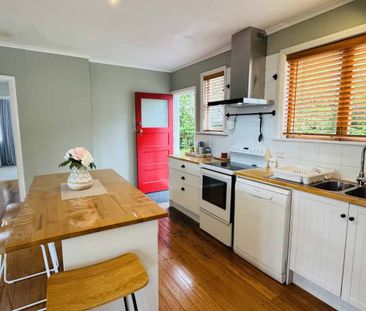 Beautifully 3- bedroom home with spacious garden & great outdoor li... - Photo 4