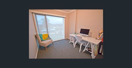 Wonderful 3 Bedroom Home - Photo 4