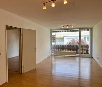 Ruhige 2-Zimmer-Wohnung mit großer Loggia & U-Bahn Nähe - Foto 1