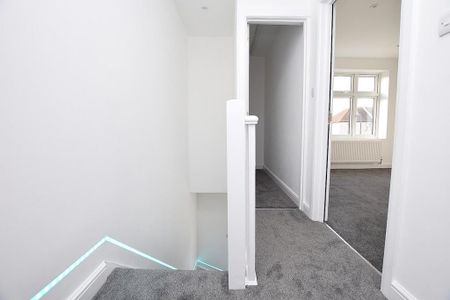 3 bedroom end of terrace house to rent - Photo 2