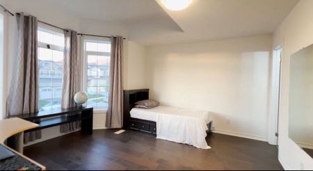 For Lease - 992 Wrenwood Drive Unit# Main, Oshawa, Ontario - Photo 3