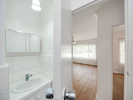 Comfort and Convenience is Walkerville - Photo 5