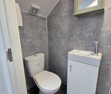 Studio Flat, Hither Green Lane, SE13 - Photo 3