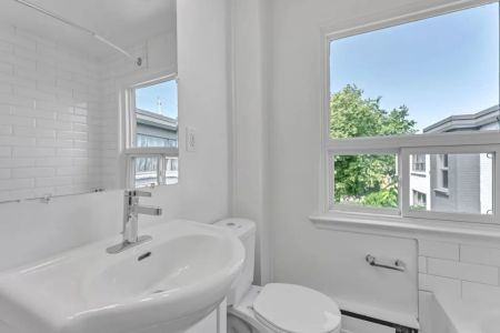 389-401 Yonge Street Apartments - Photo 2