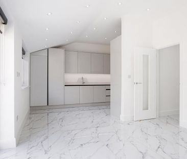 2 bedroom semi-detached house to rent - Photo 5