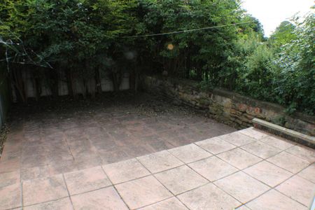 2 bedroom end of terrace house to rent - Photo 2