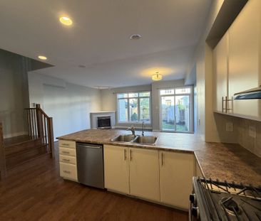 For Lease - 744 Bowercrest Crescent, Blossom Park - Airport and Are... - Photo 5