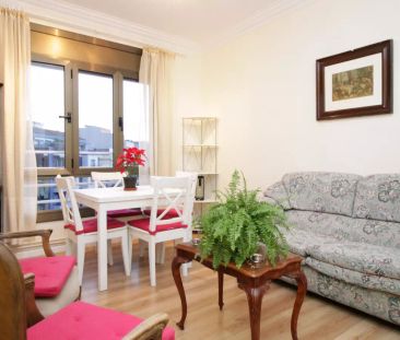 Single Bed in Room for rent in tidy 3-bedroom apartment in Poblenou - Photo 2