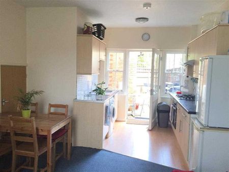 3 bedroom semi-detached house to rent - Photo 5