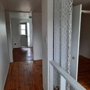 3 1/2 au centre ville près du Centre Vidéotron - Photo 2