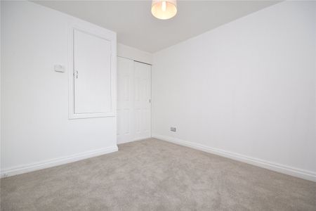3, Broadcroft Grove, Tingley, Wakefield, West Yorkshire, WF3 1TU - Photo 4