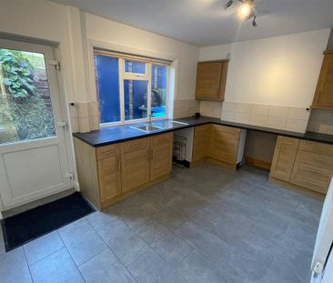 3 bedroom semi-detached house to rent - Photo 6