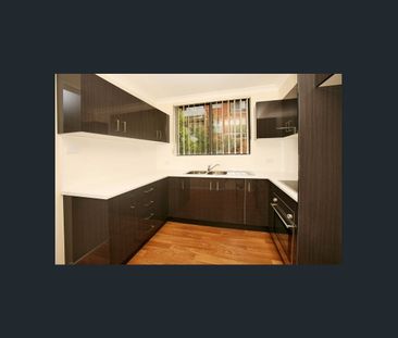 SPACIOUS MODERN 2 BEDROOM APARTMENT WITH GARAGE - Photo 4