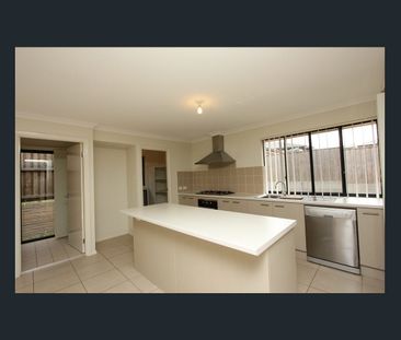 "Large Family Home" - Photo 5