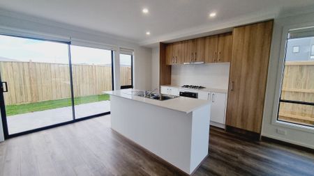 Stunning Family Home - Photo 2