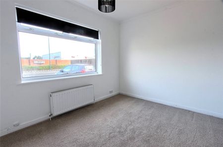 3 bed semi-detached bungalow to rent in Trunk Road, Redcar, TS10 - Photo 5