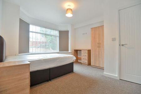 6 bedroom terraced house to rent - Photo 5