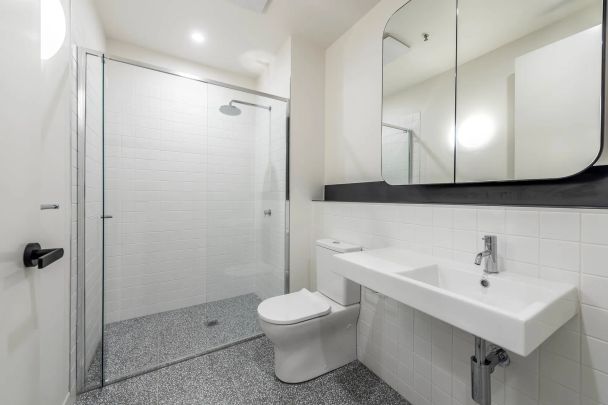 Modern 2 Bedroom Apartment - Photo 1