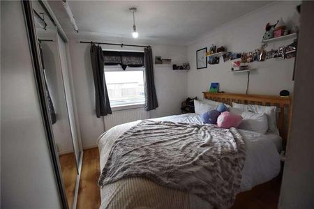 Waterside Close, London, SE16 - Photo 3