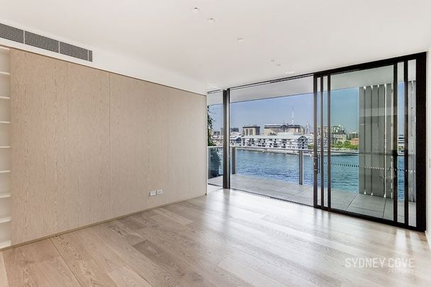 WORLD CLASS WATERFRONT APARTMENT | Unfurnished - Photo 1