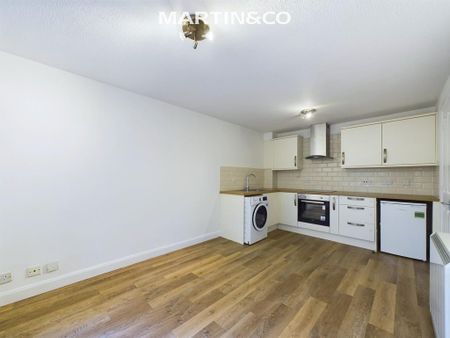 1 bedroom ground floor flat to rent - Photo 4