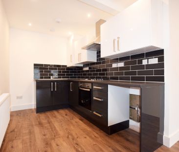 1 Bedroom Flat - Photo 2