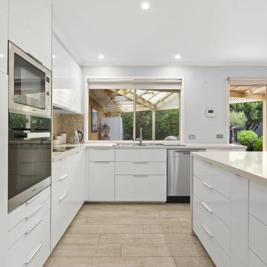 4 bedroom house by the bay - Photo 1