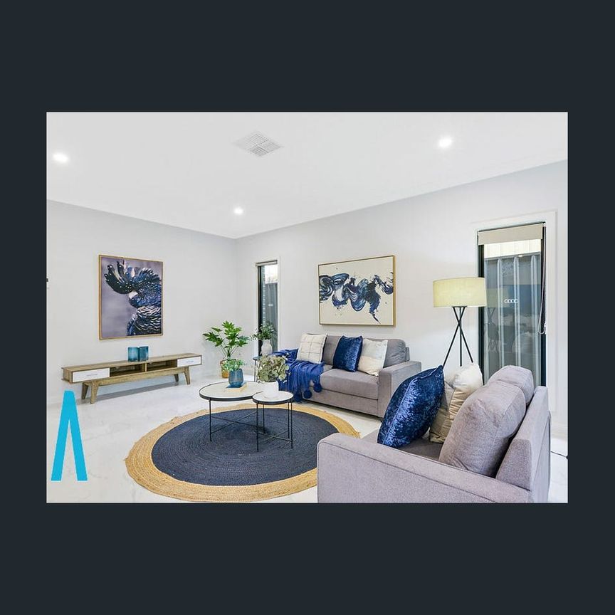 Refreshing & Modern Home in Quite suburb!! - Photo 1