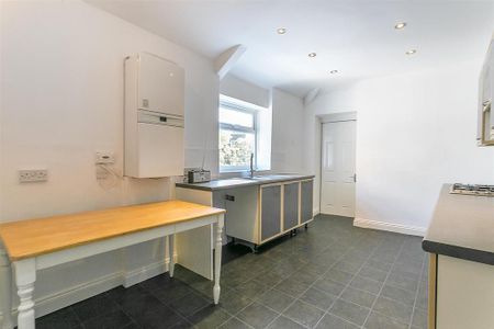 2 bedroom flat to rent - Photo 4