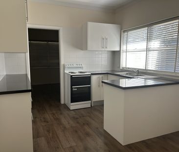 128 Carthage Street, TAMWORTH NSW 2340 - Photo 2