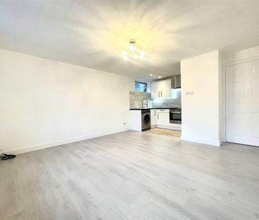 2 Bedroom Apartment - First Floor To Let - Photo 6