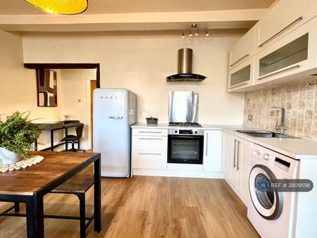 1 bedroom flat to rent - Photo 3