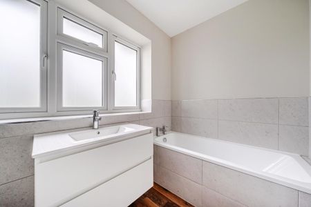 3 bedroom detached house to rent - Photo 5