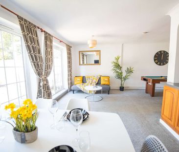 Castle Road Room 3 - Photo 5