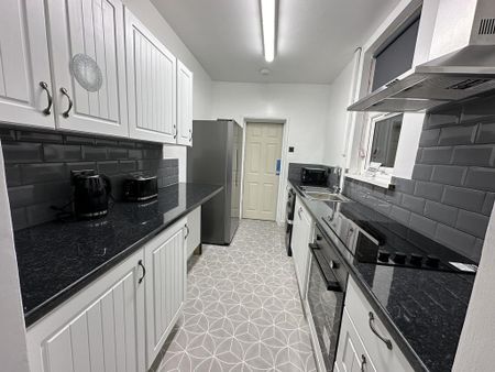 4 bedroom house of multiple occupation to rent - Photo 4