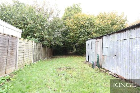 4 bedroom semi-detached house to rent - Photo 4