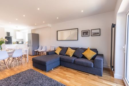 4 Bed Detached House, Bevendean Road, BN2 - Photo 3