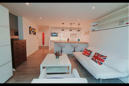 1 Bed Flat, St George Wharf, SW8 - Photo 2