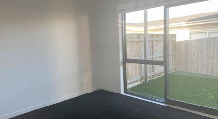 Modern Townhouse in a Handy Stanmore Bay Location - Photo 2