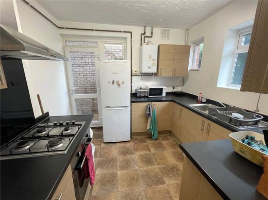 5 bedroom detached house to rent - Photo 1