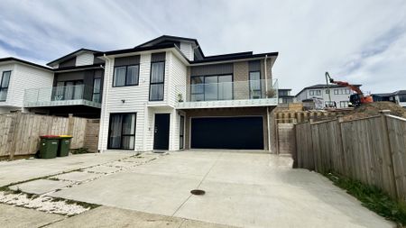 Large and luxurious in Flat bush - Photo 4