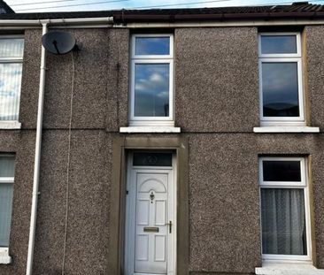 3 bedroom end of terrace house to rent - Photo 4