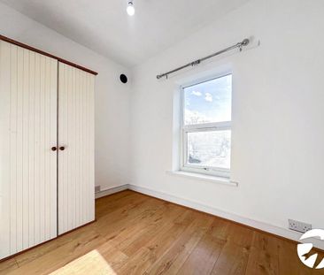 3 bedroom end of terrace house to rent - Photo 3