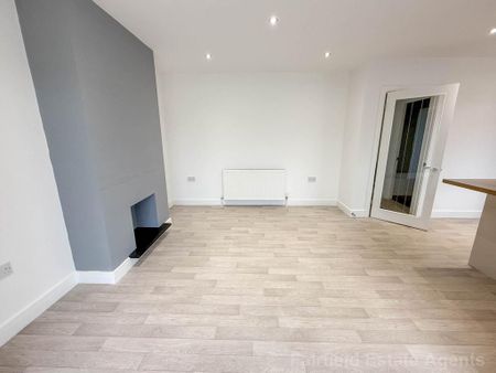 2 bedroom semi-detached bungalow to rent - Photo 2