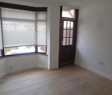2 bedroom end of terrace house to rent - Photo 2